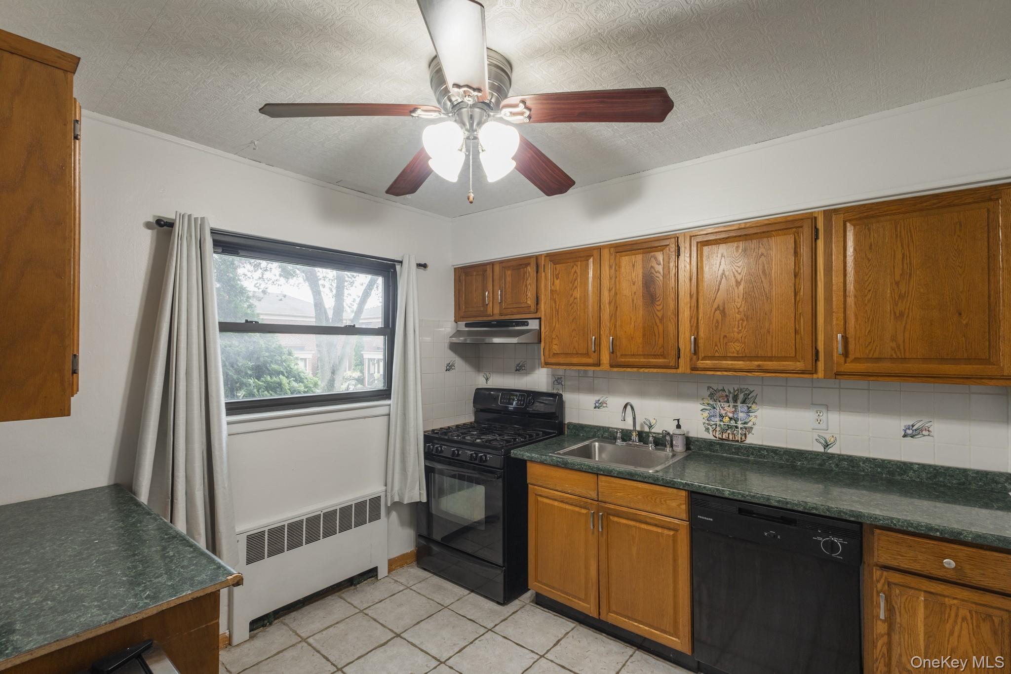 #11 photo, 74-81 220th Street, クイーンズ区 Bayside , NY 11364