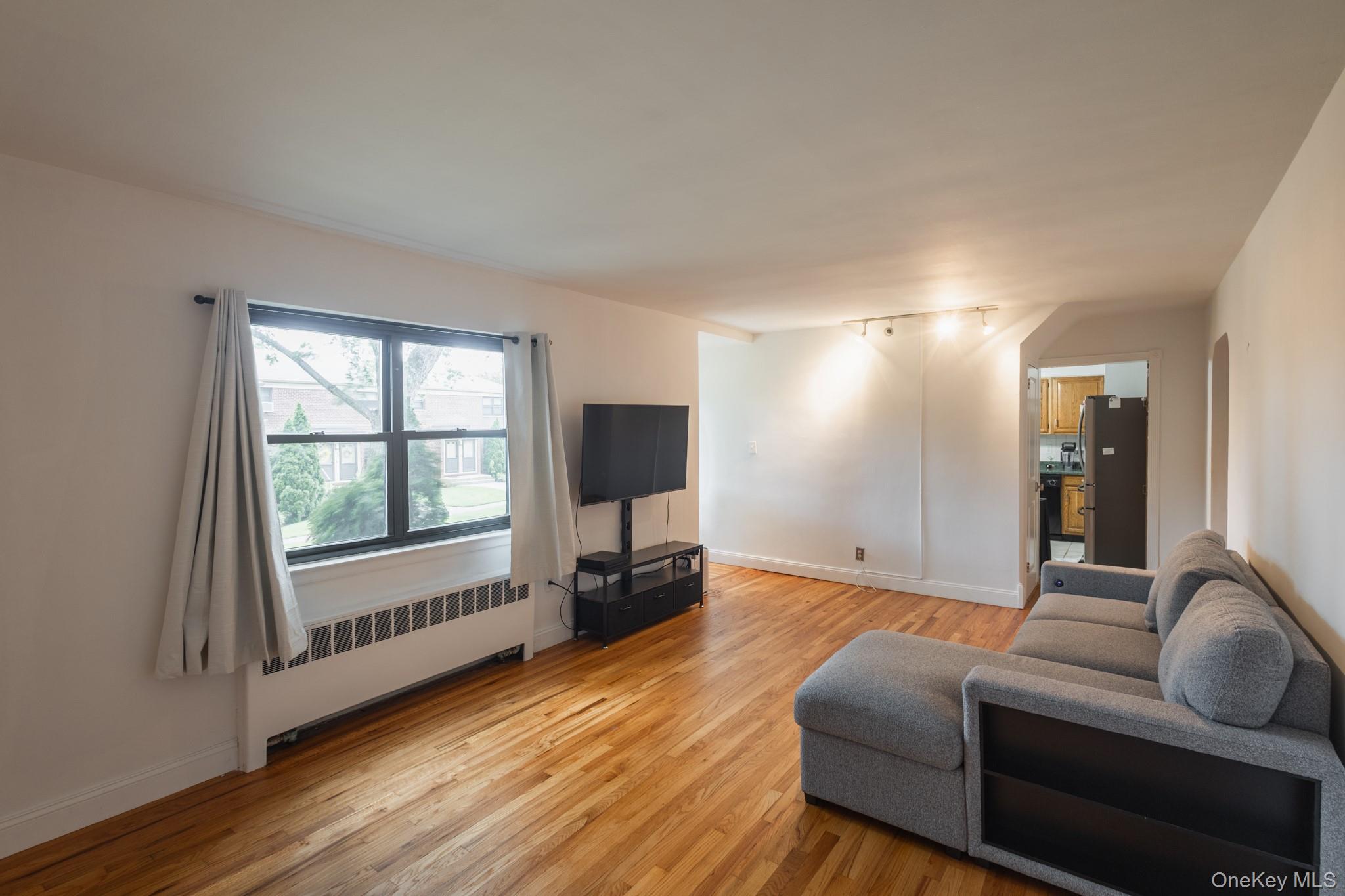 #2 photo, 74-81 220th Street, クイーンズ区 Bayside , NY 11364