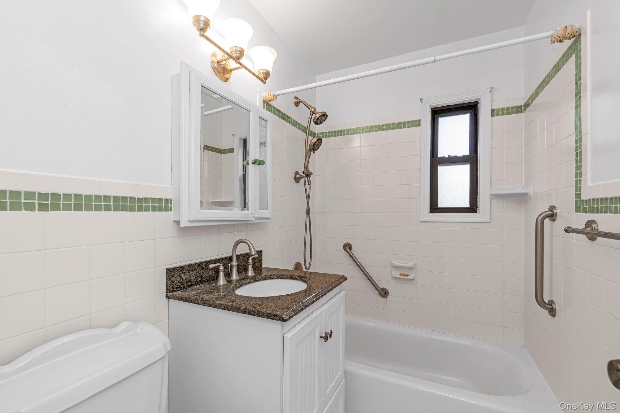 #13 photo, 1197 E broadway, ナッソー郡 Hewlett , NY 11557