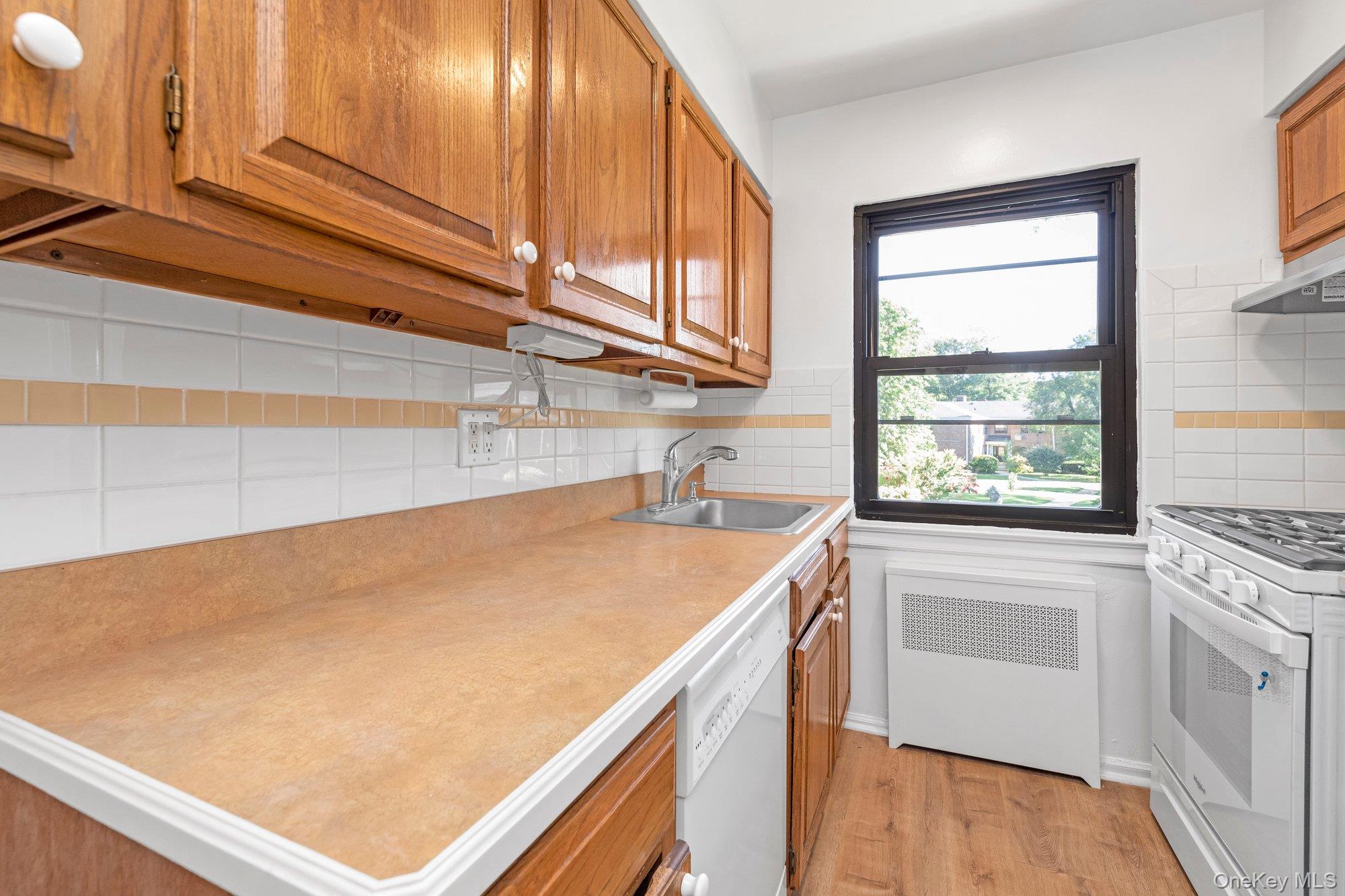 #7 photo, 1197 E broadway, ナッソー郡 Hewlett , NY 11557