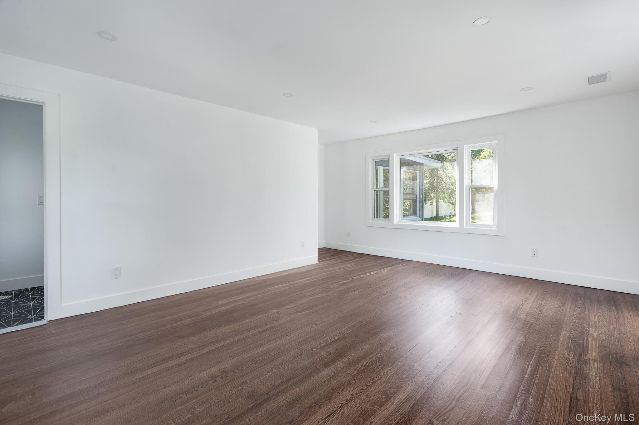 #5 photo, 1802 Amazon Road, Mohegan Lake , NY 10547