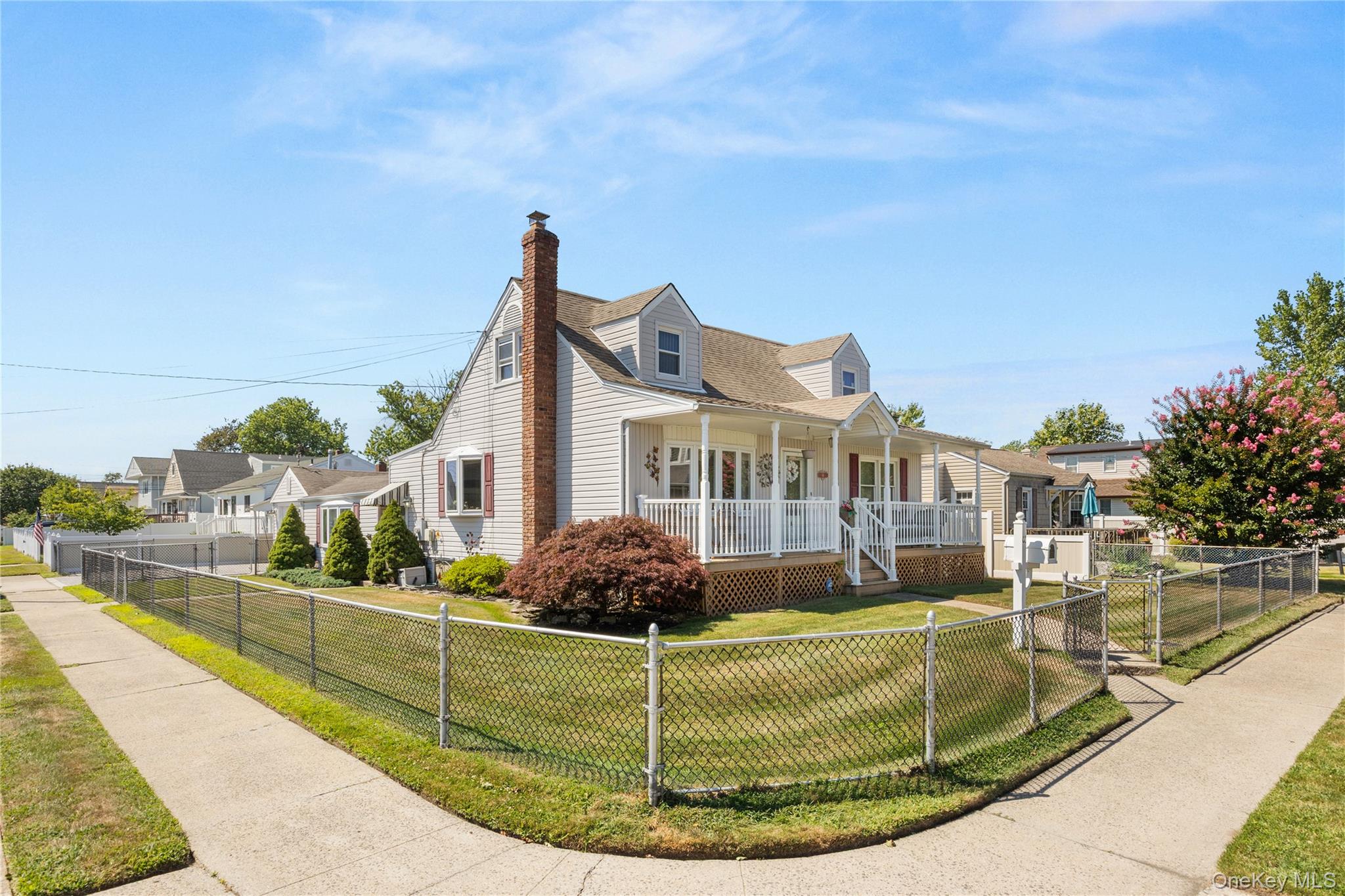 #1 photo, 66 Inlet Drive, 东长岛 Lindenhurst , NY 11757