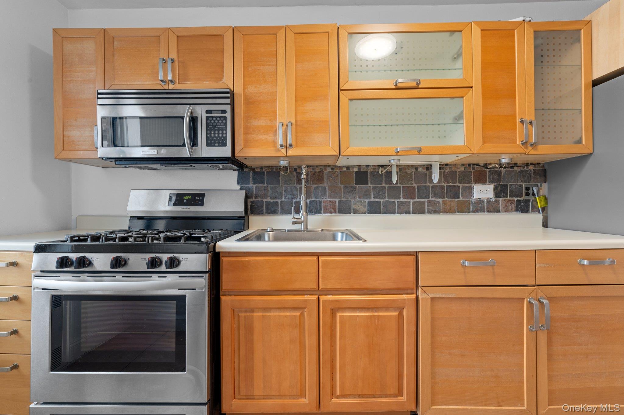 #1 photo, 37-27 86th Street, クイーンズ区 Jackson Heights , NY 11372