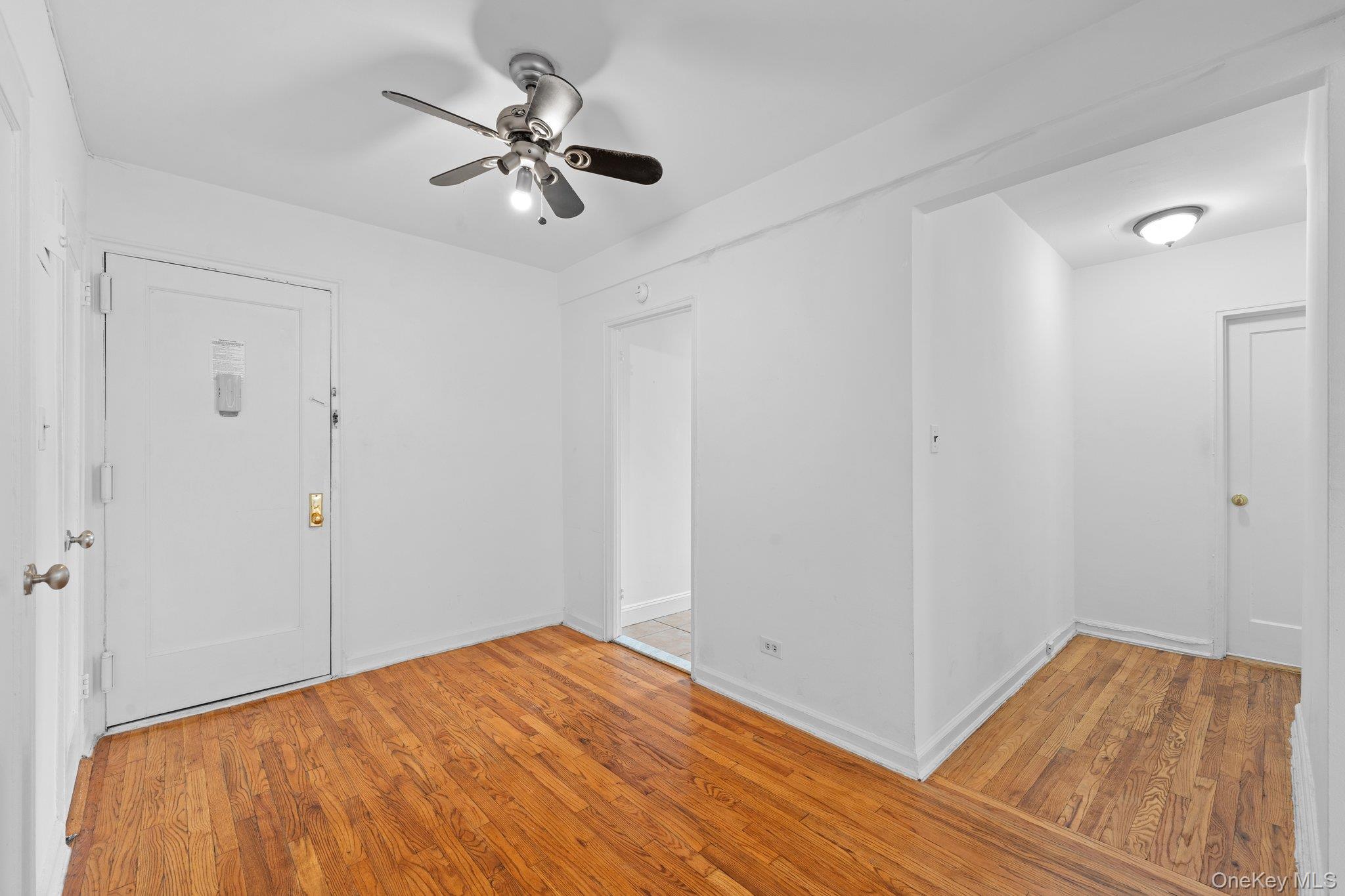 #10 photo, 37-27 86th Street, クイーンズ区 Jackson Heights , NY 11372