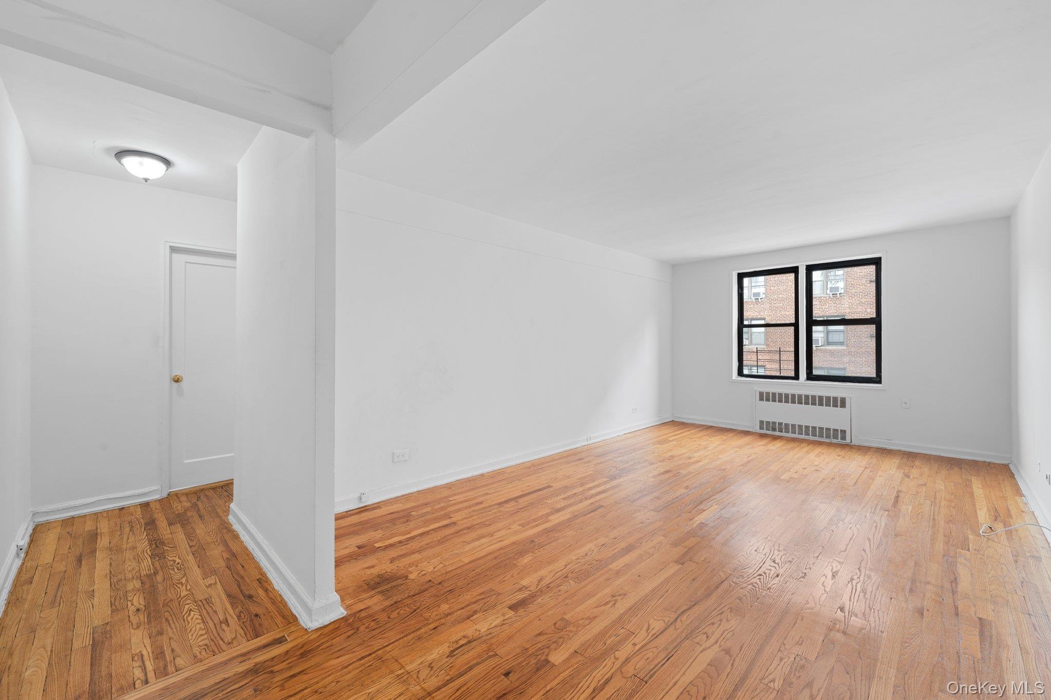 #11 photo, 37-27 86th Street, クイーンズ区 Jackson Heights , NY 11372