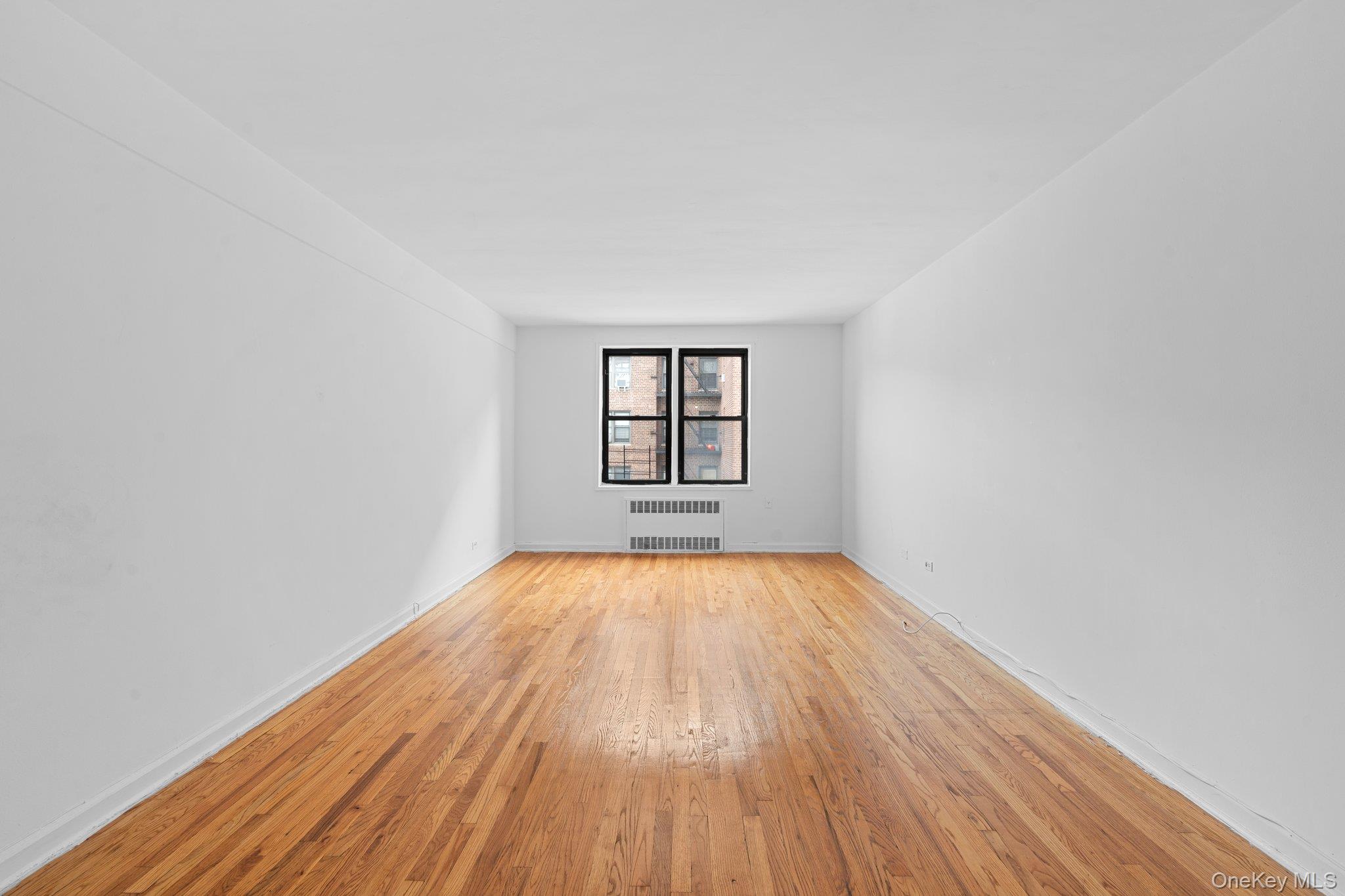 #12 photo, 37-27 86th Street, クイーンズ区 Jackson Heights , NY 11372