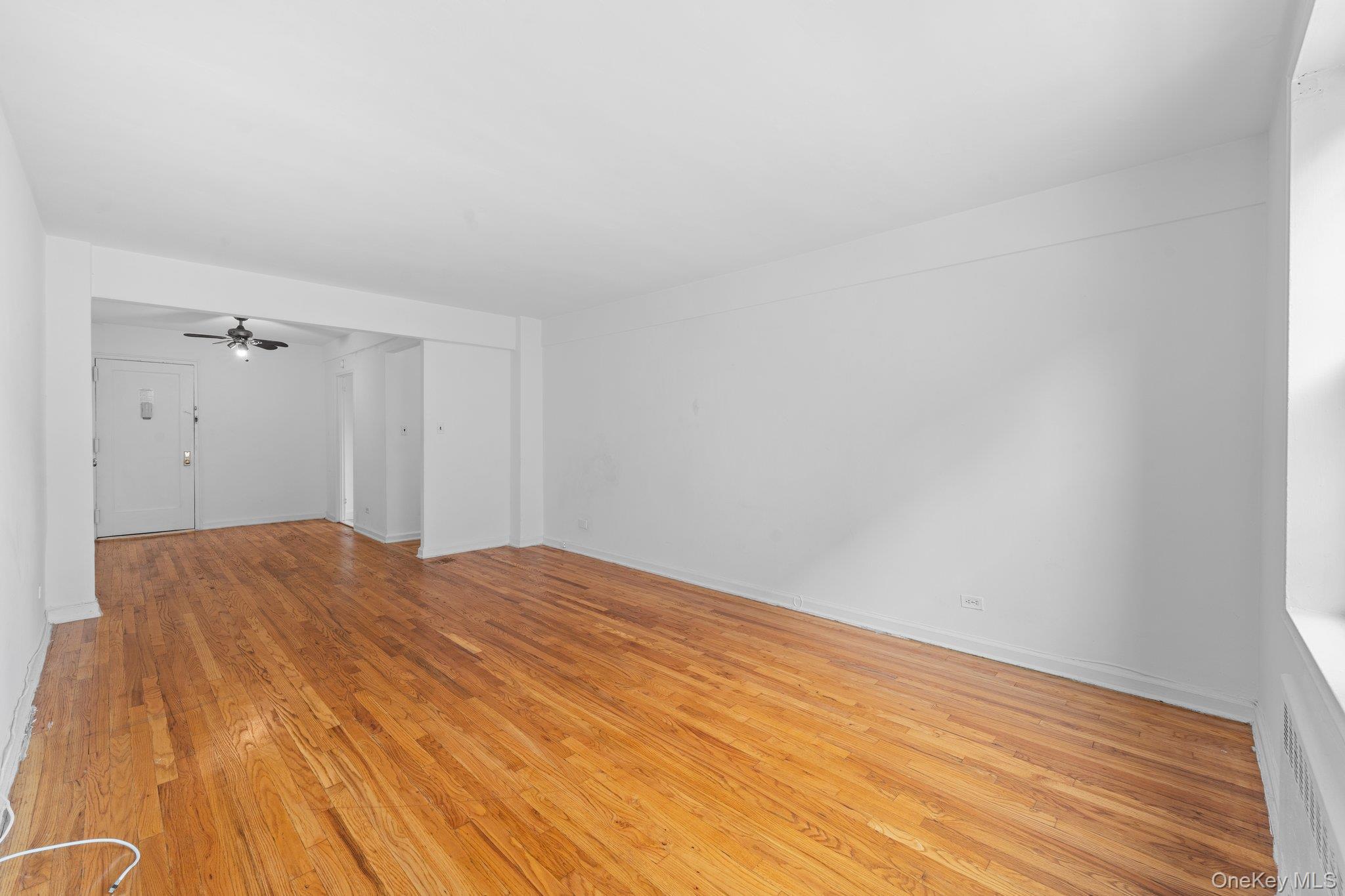 #13 photo, 37-27 86th Street, クイーンズ区 Jackson Heights , NY 11372