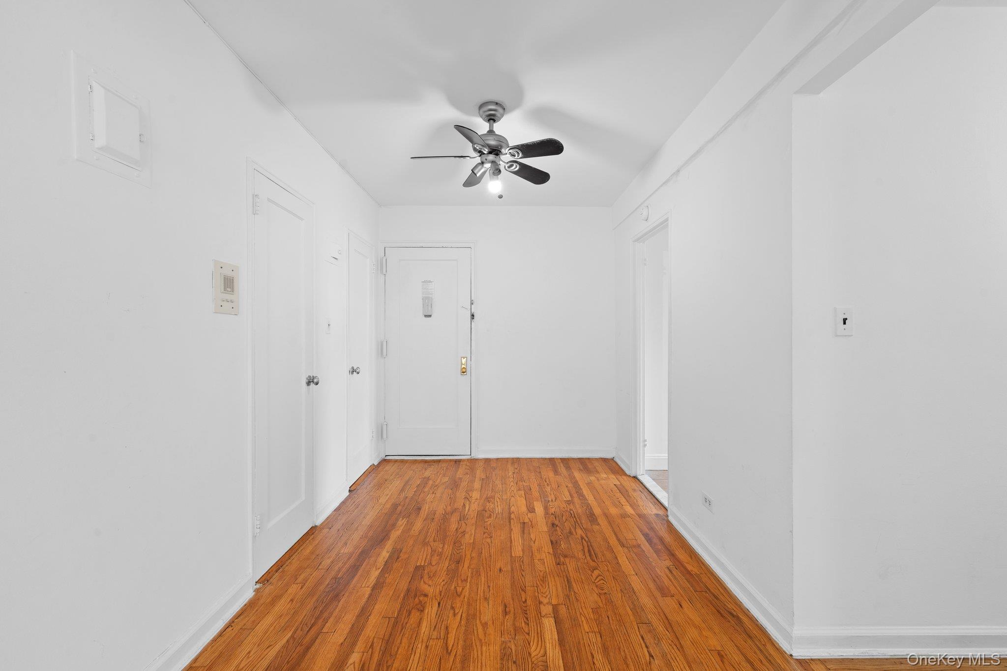 #15 photo, 37-27 86th Street, クイーンズ区 Jackson Heights , NY 11372