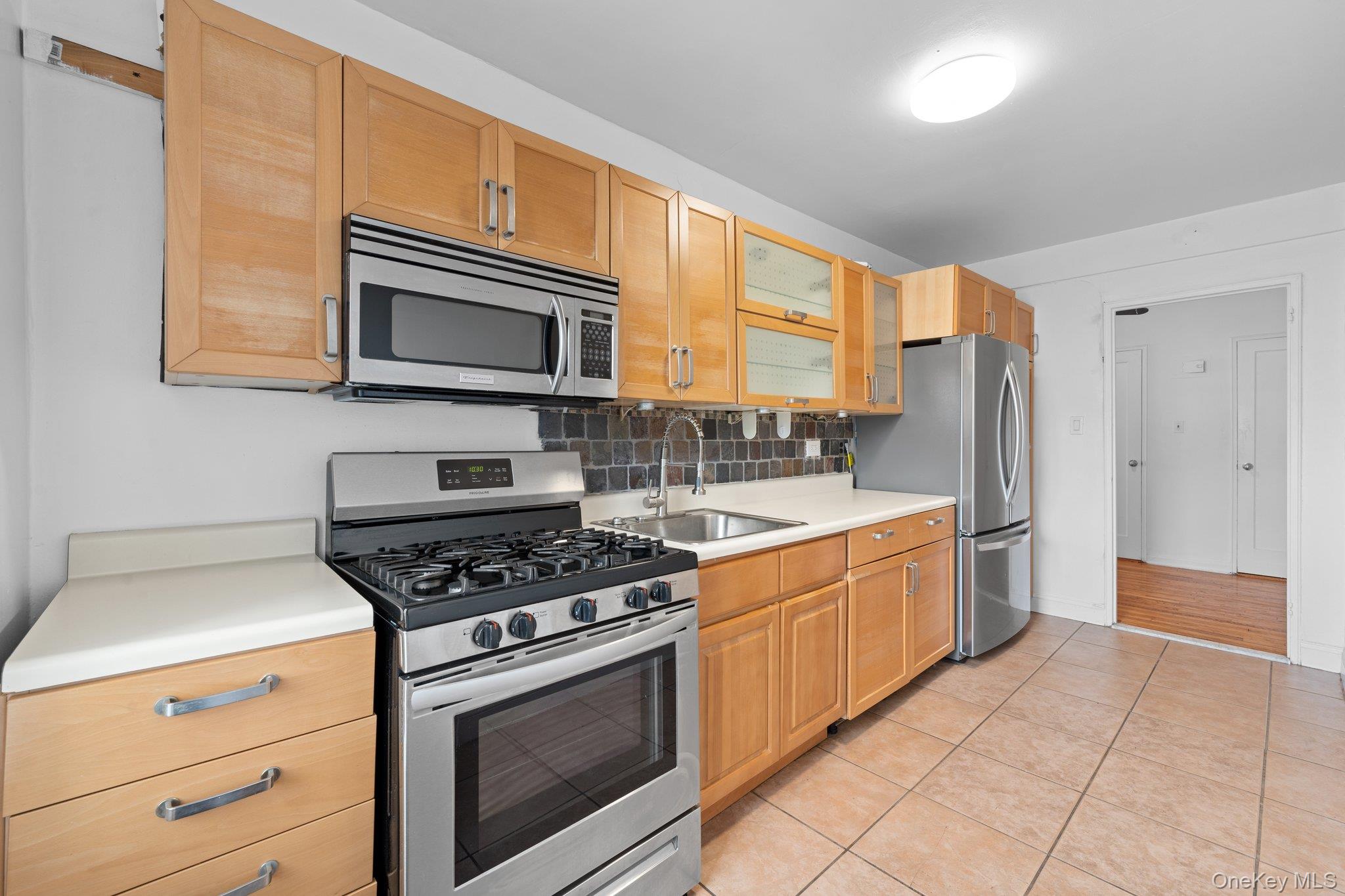 #2 photo, 37-27 86th Street, クイーンズ区 Jackson Heights , NY 11372