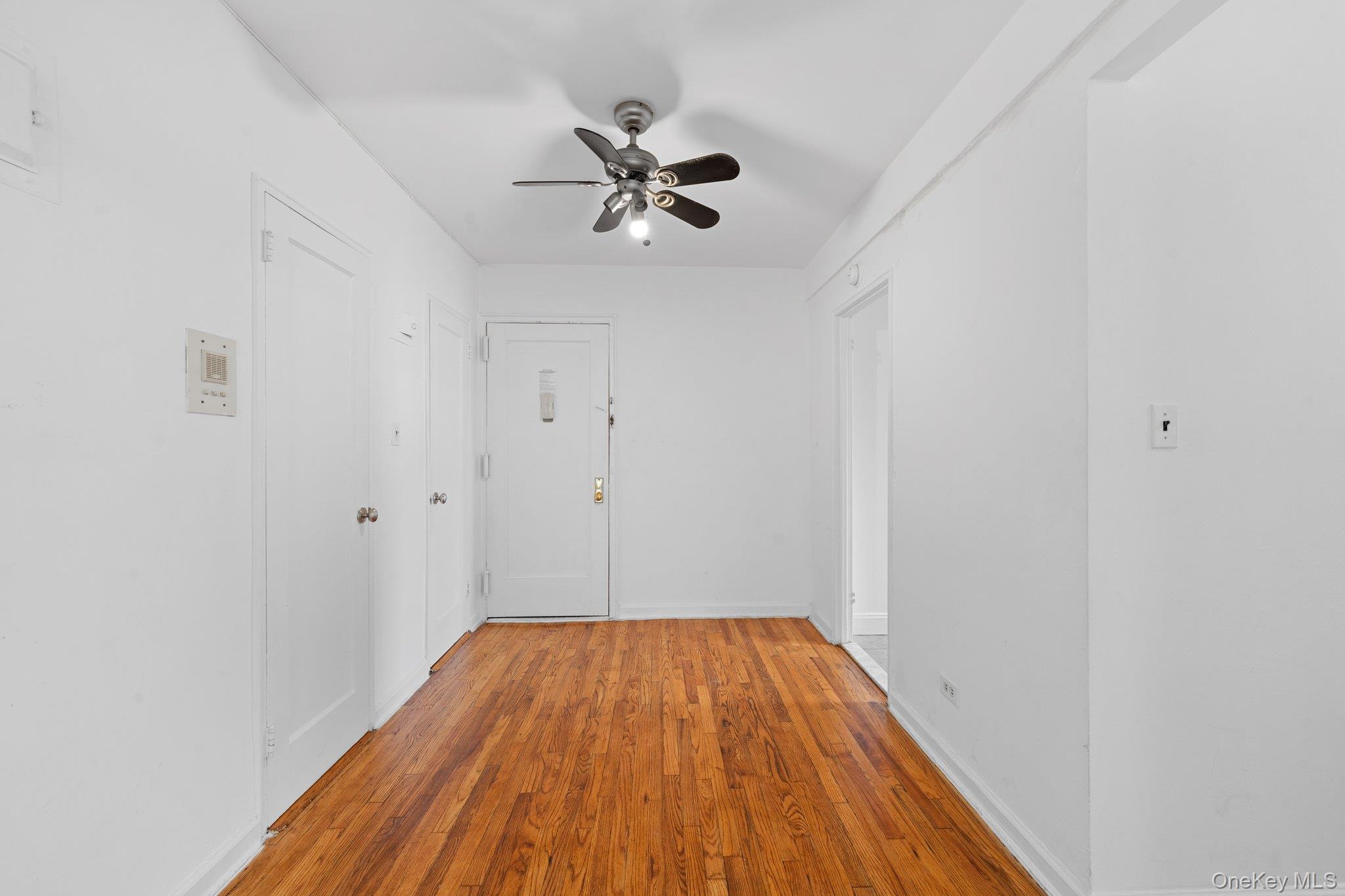 #9 photo, 37-27 86th Street, クイーンズ区 Jackson Heights , NY 11372