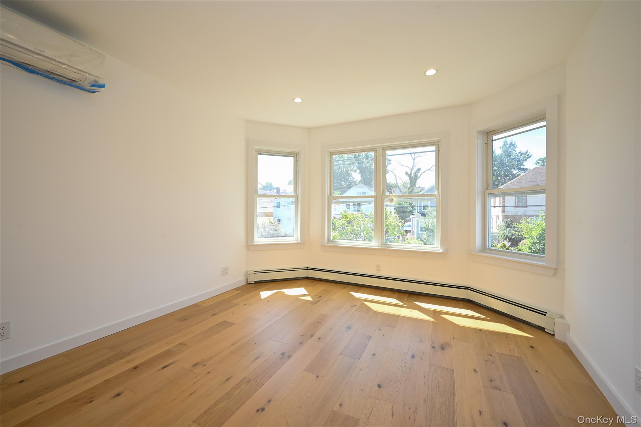 #11 photo, 15425 13th Avenue, クイーンズ区 Whitestone , NY 11357