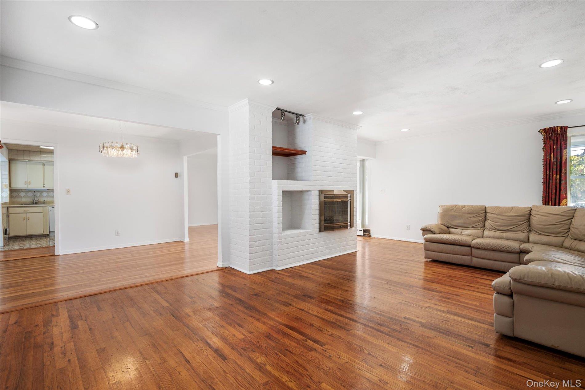 #10 photo, 1459 Prospect Avenue, ナッソー郡 East Meadow , NY 11554