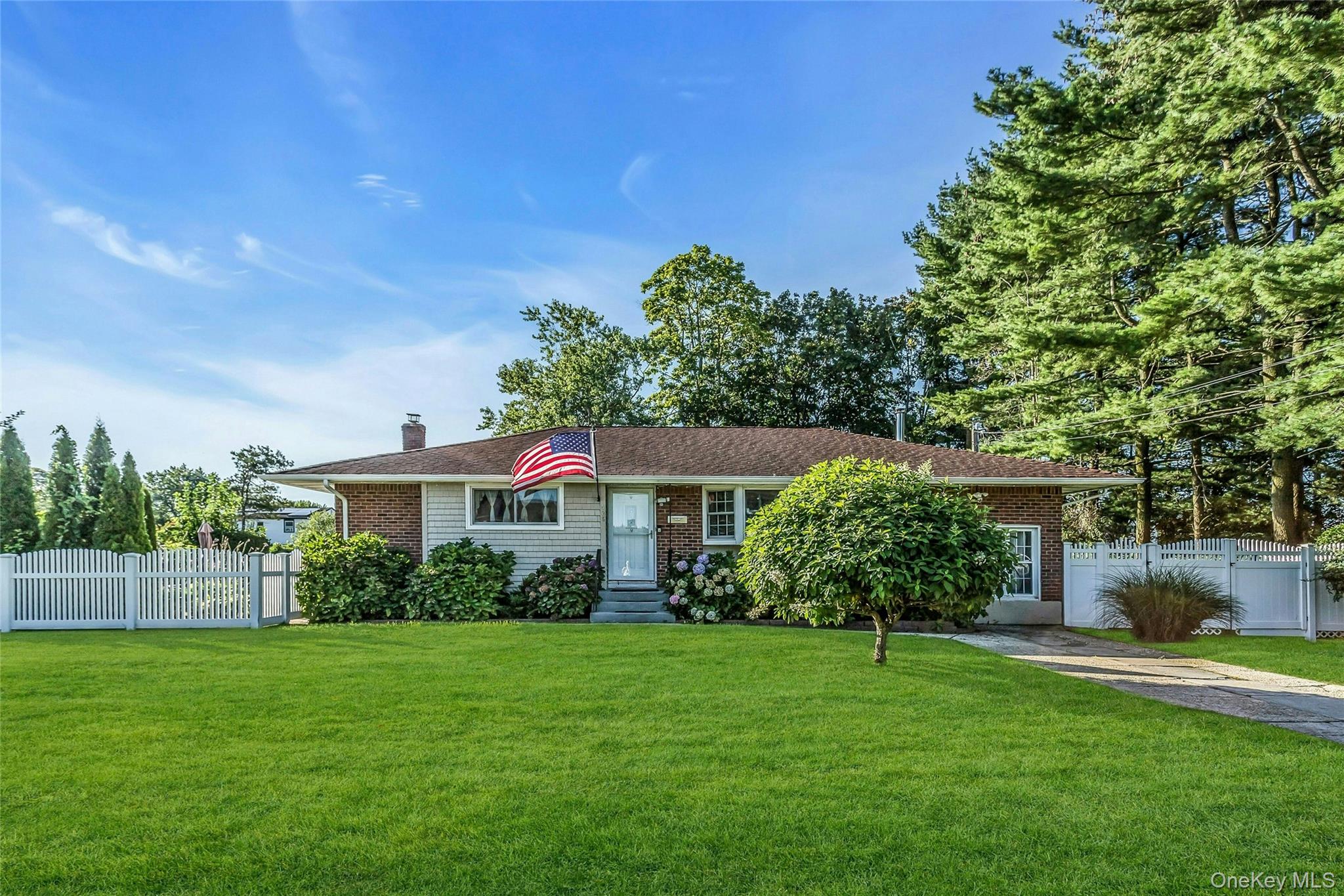 #1 photo, 425 14th Street, West Babylon , NY 11704