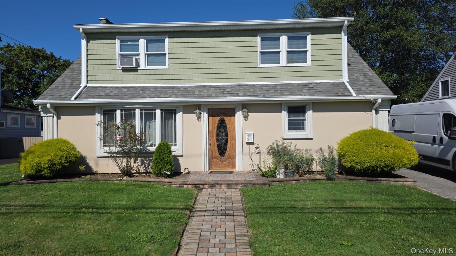 #1 photo, 31 N Emerson Avenue, 东长岛 Copiague , NY 11726