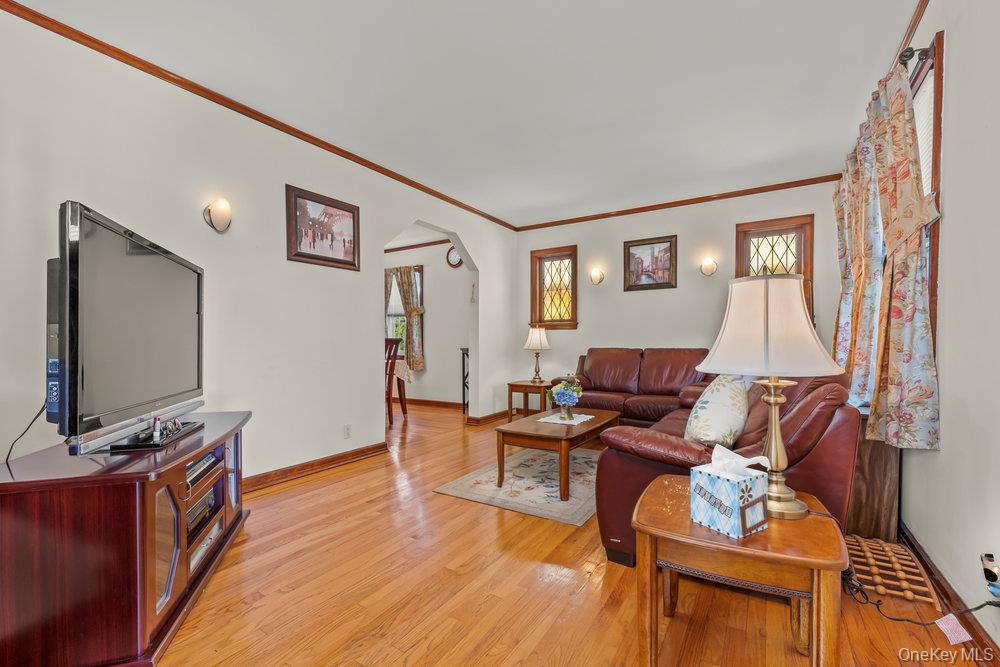 #3 photo, 84-68 251st Street, Куинс ‖ Bellerose , NY 11426