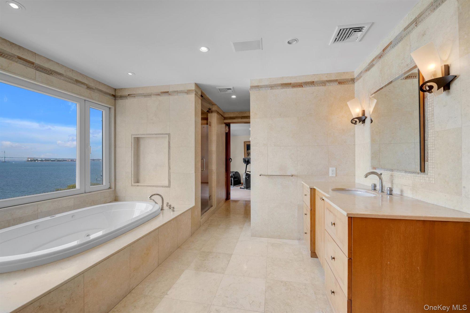 #18 photo, 22 Martin Court, ナッソー郡 Kings Point , NY 11024