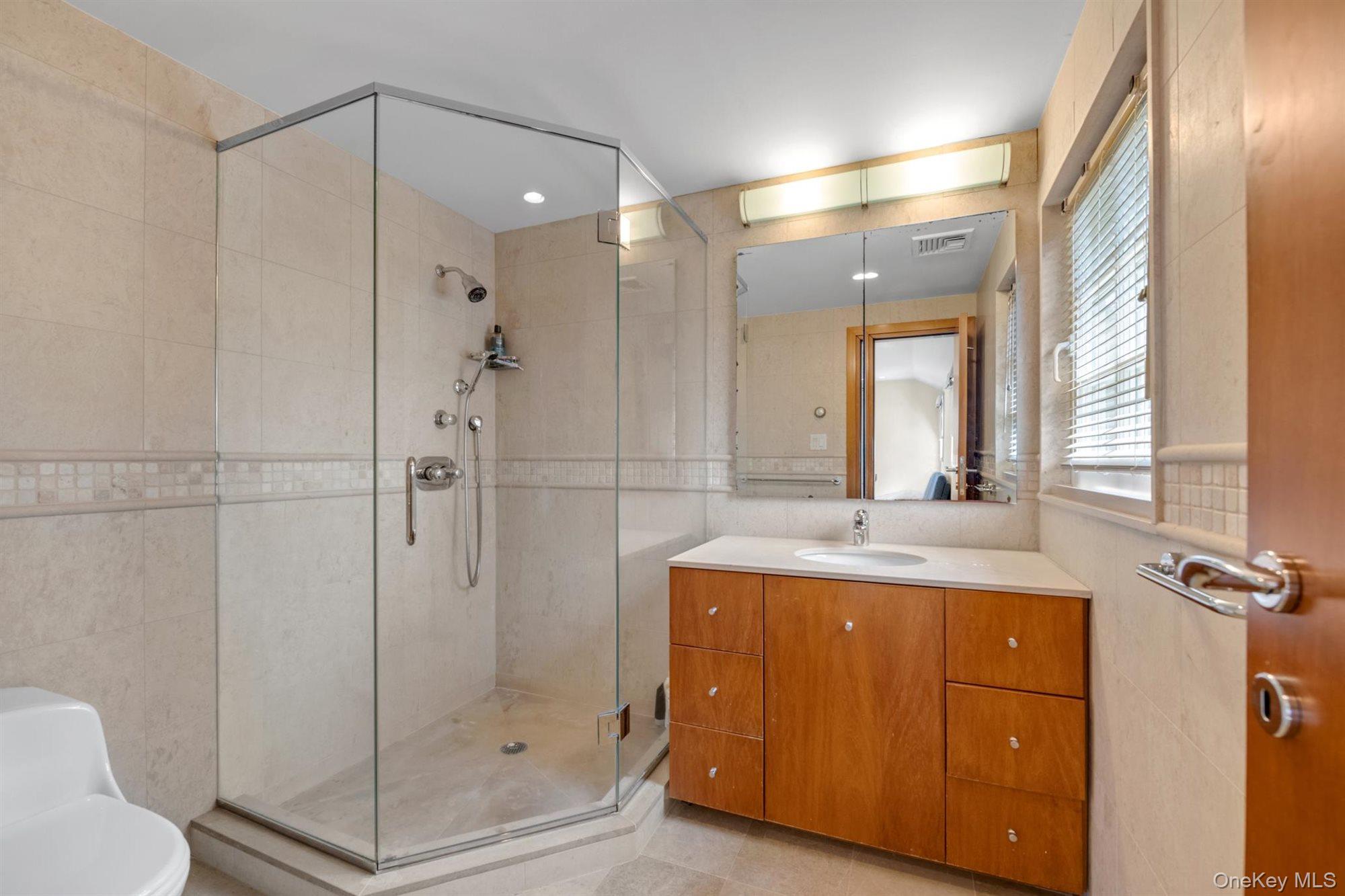 #20 photo, 22 Martin Court, ナッソー郡 Kings Point , NY 11024