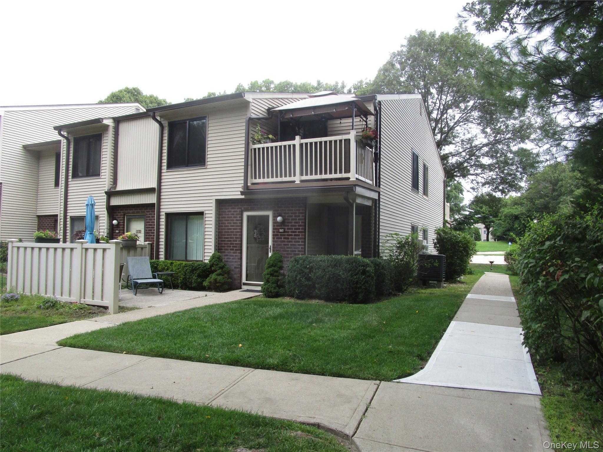 #1 photo, 217 Birchwood Road, サフォーク郡 Coram , NY 11727