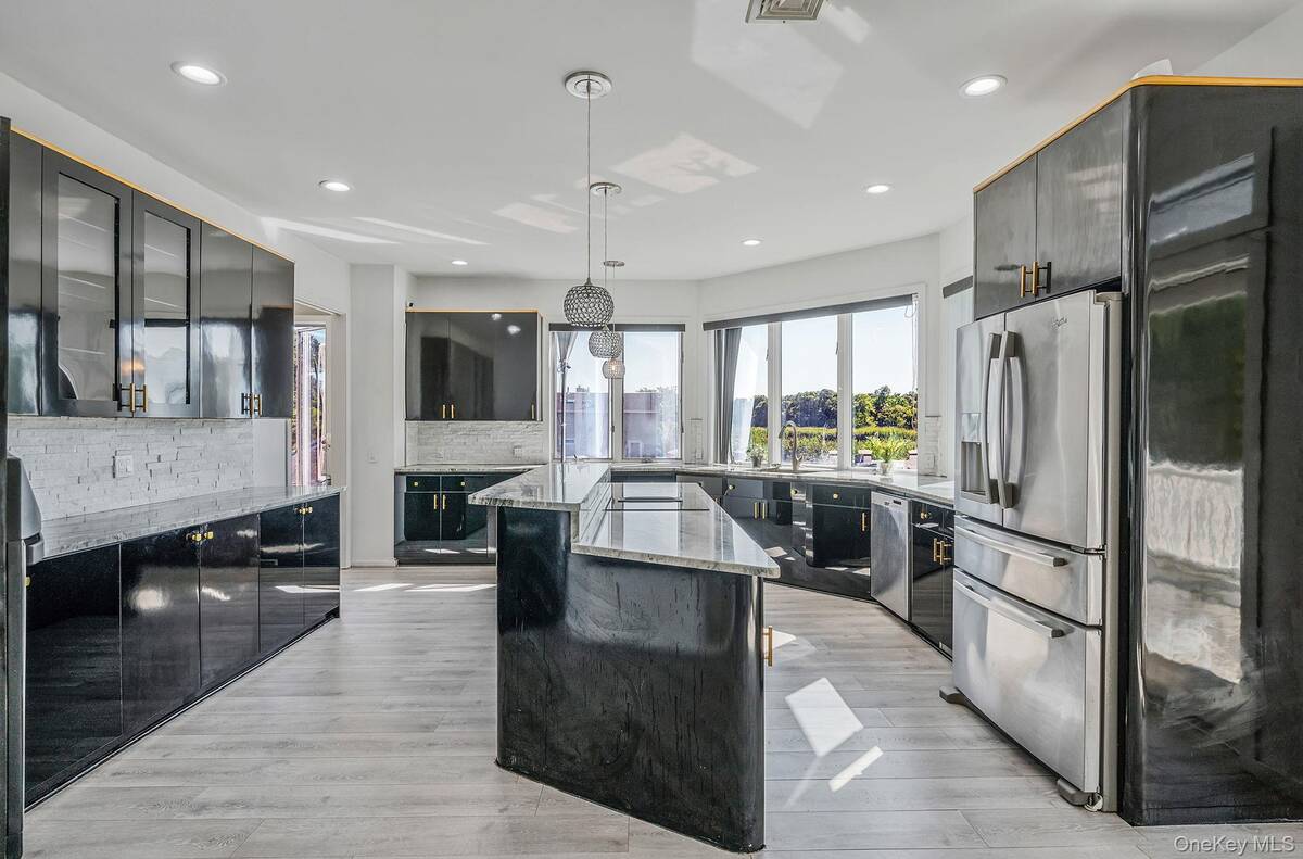 #16 photo, 36 Roosevelt Boulevard, サフォーク郡 East Patchogue , NY 11772