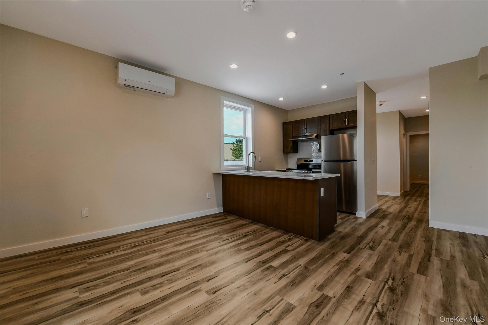 #10 photo, 400 New York Avenue, サフォーク郡 Huntington , NY 11743