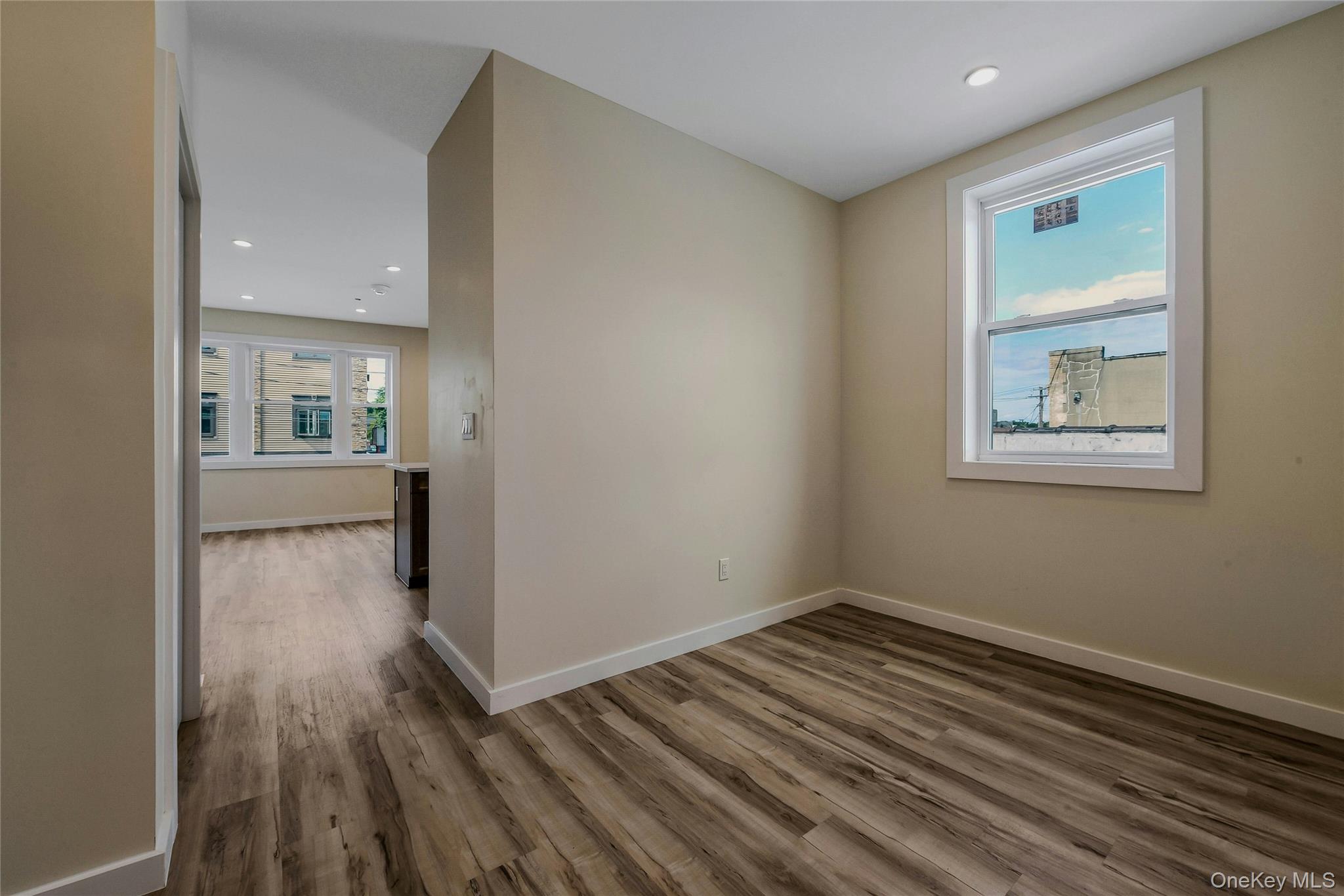 #11 photo, 400 New York Avenue, サフォーク郡 Huntington , NY 11743