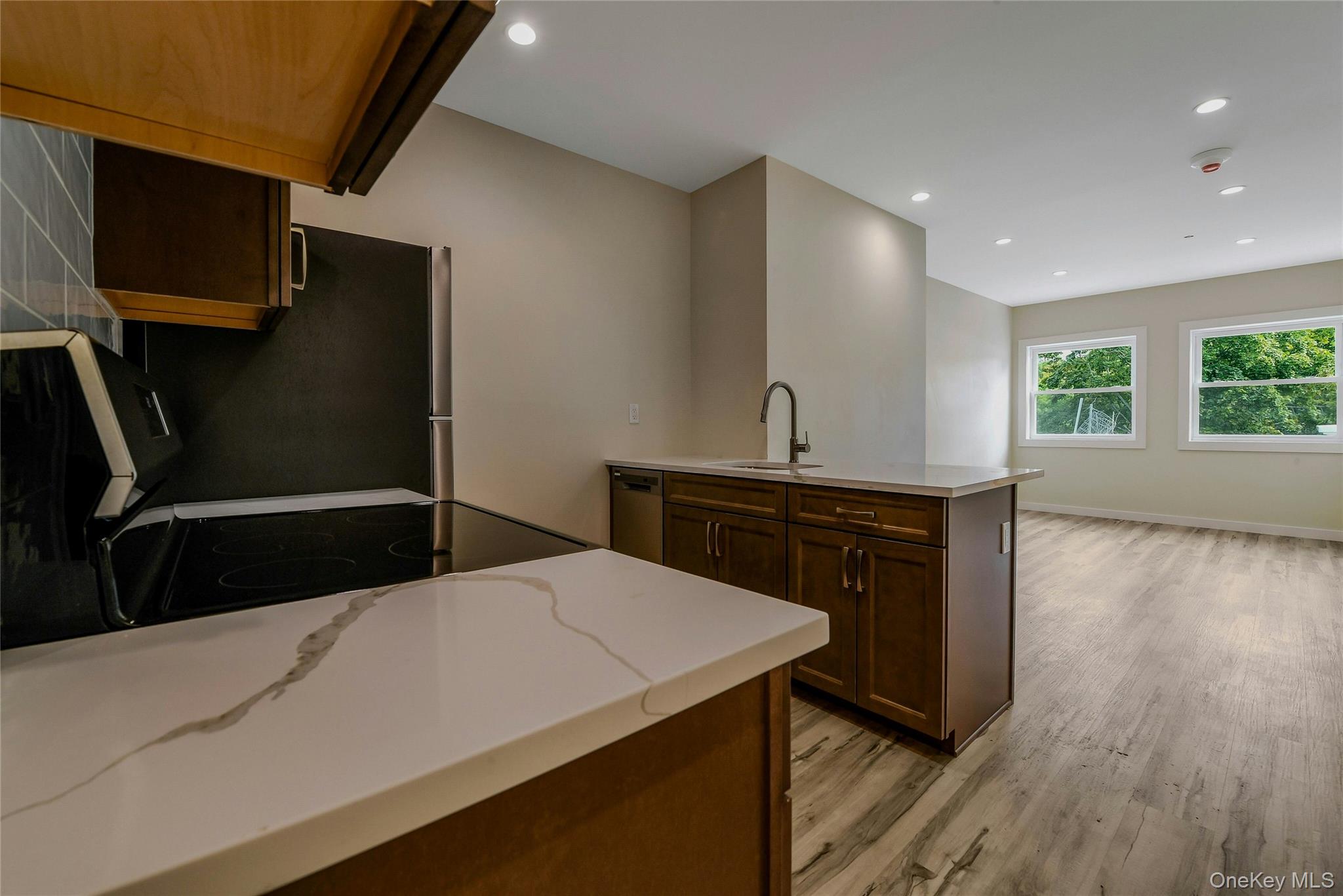 #13 photo, 400 New York Avenue, サフォーク郡 Huntington , NY 11743