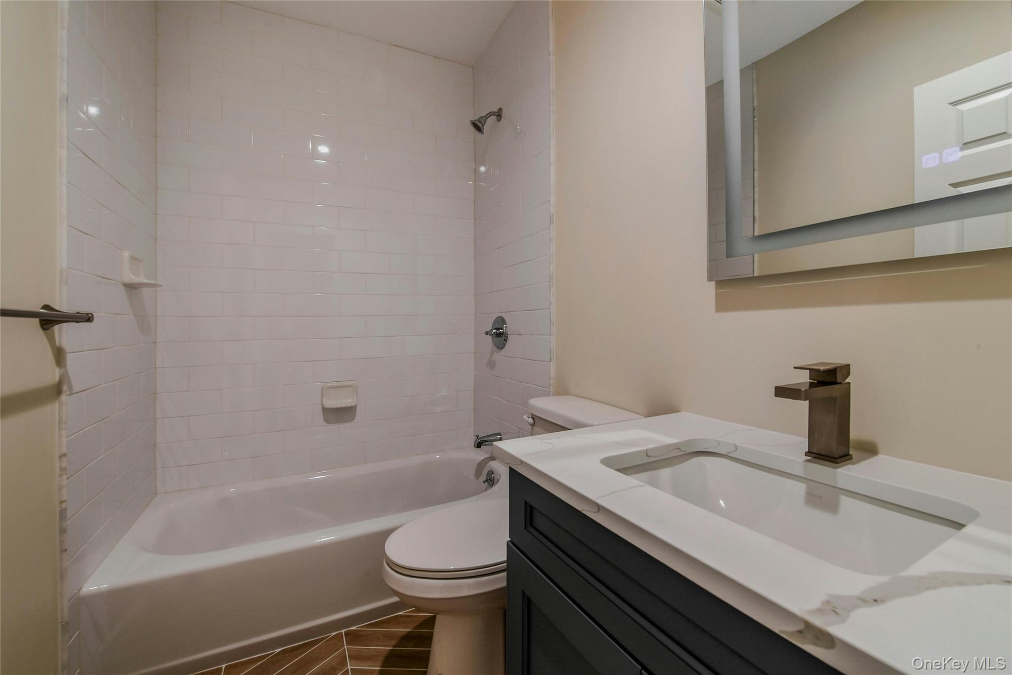 #15 photo, 400 New York Avenue, サフォーク郡 Huntington , NY 11743