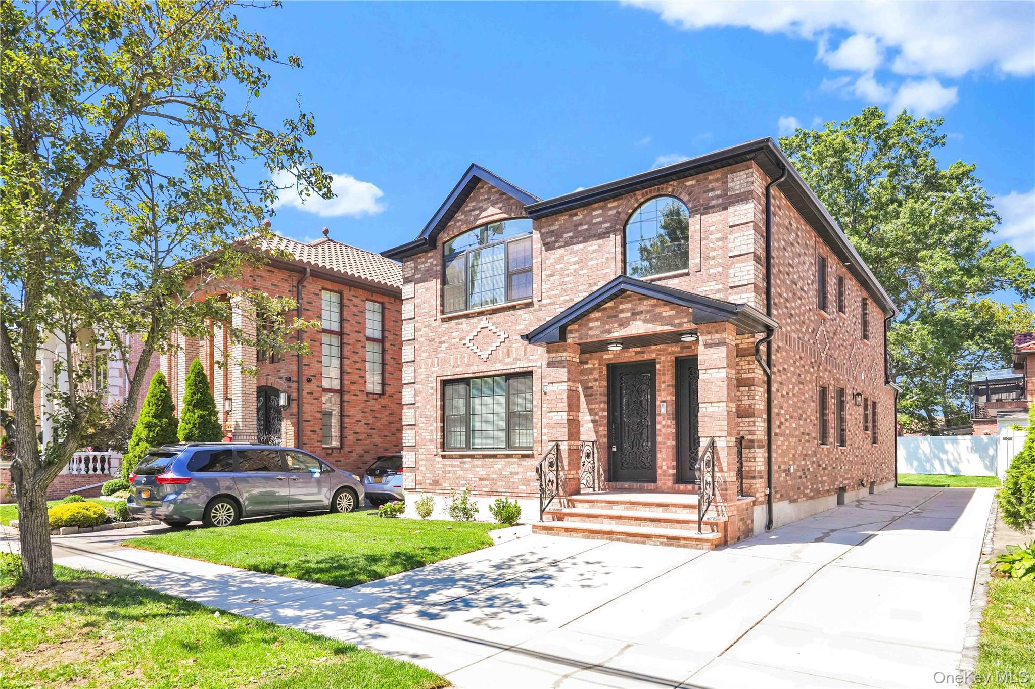 #1 photo, 244-89 61st Avenue, लिटिल नेक Little Neck , NY 11362