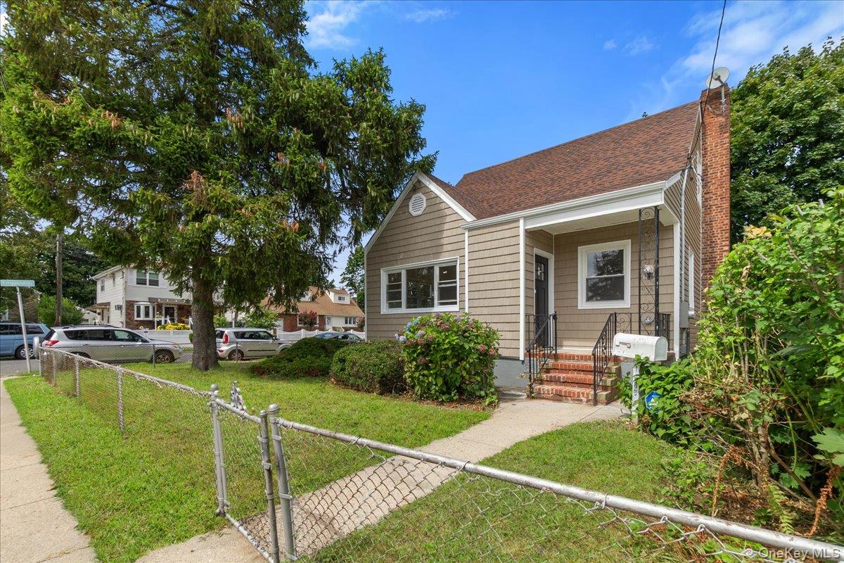 #1 photo, 1686 Rosalind Avenue, ナッソー郡 Elmont , NY 11003