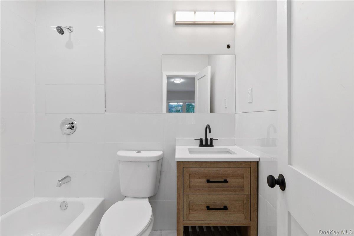 #18 photo, 1686 Rosalind Avenue, ナッソー郡 Elmont , NY 11003