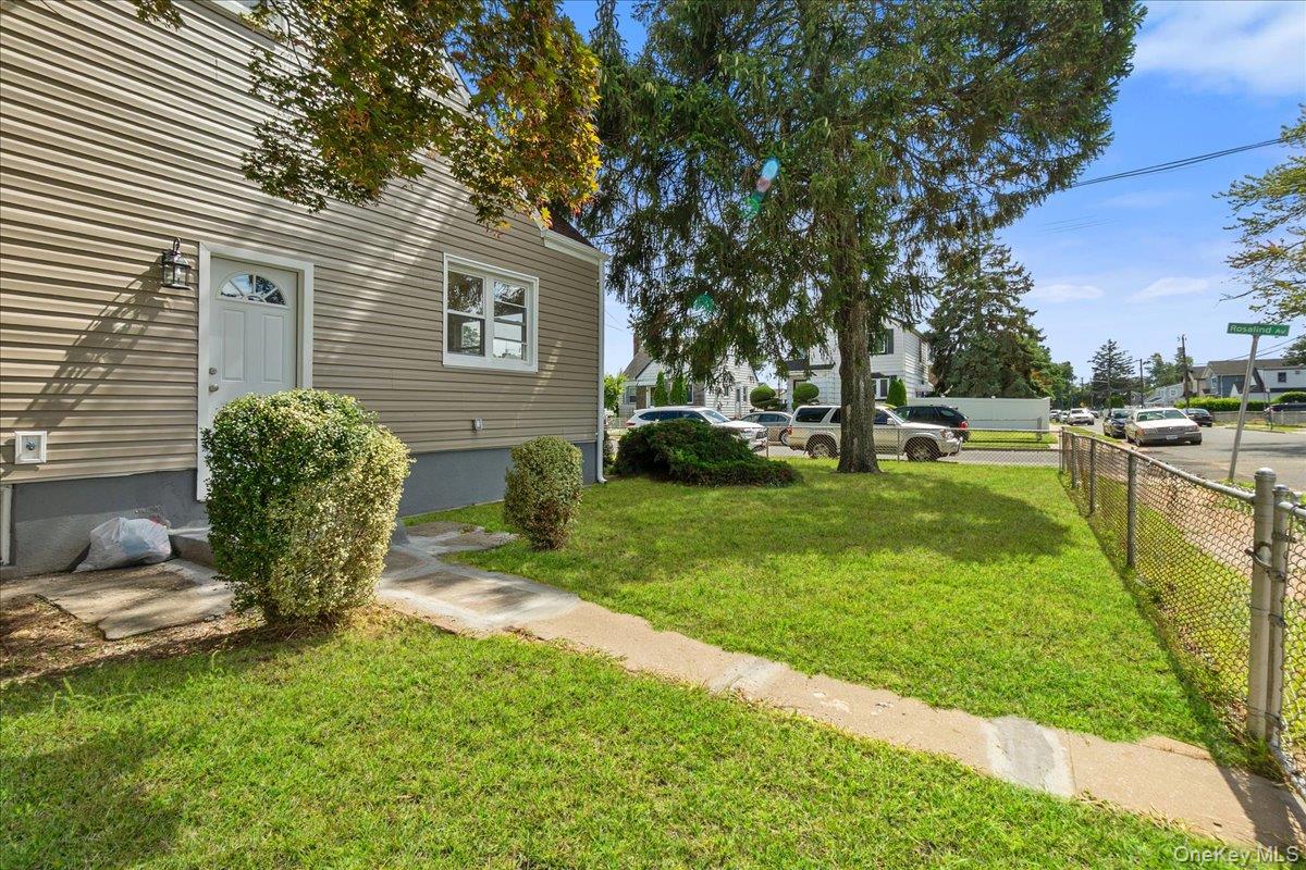 #3 photo, 1686 Rosalind Avenue, ナッソー郡 Elmont , NY 11003