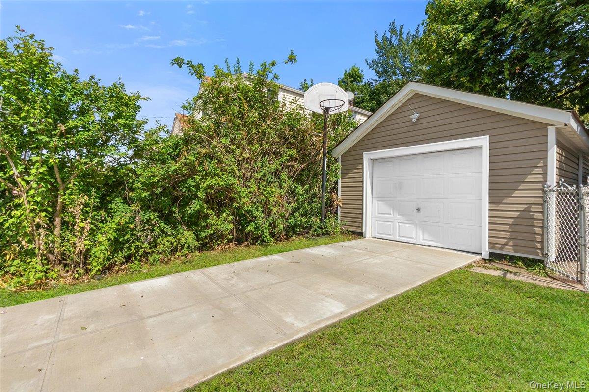 #4 photo, 1686 Rosalind Avenue, ナッソー郡 Elmont , NY 11003