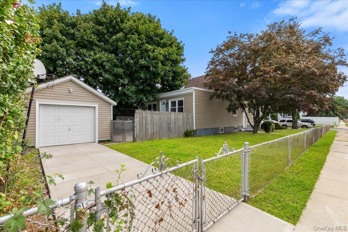 #5 photo, 1686 Rosalind Avenue, ナッソー郡 Elmont , NY 11003