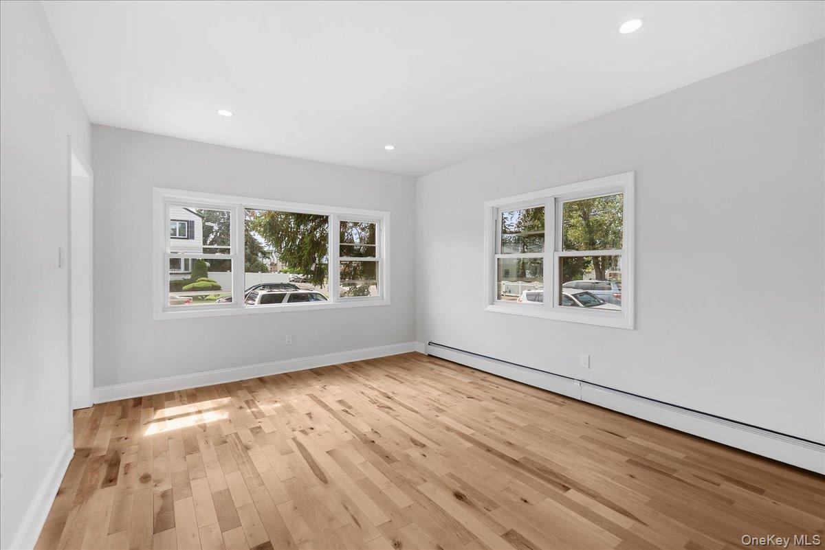 #7 photo, 1686 Rosalind Avenue, ナッソー郡 Elmont , NY 11003