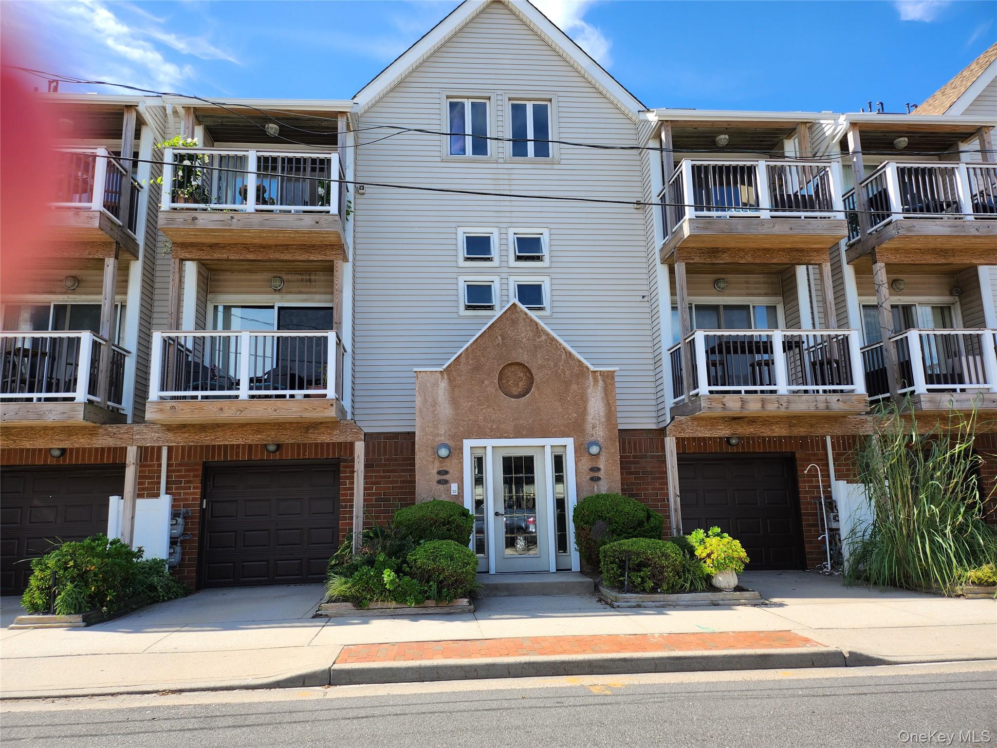 #1 photo, 73 Pacific Boulevard, ナッソー郡 Long Beach , NY 11561