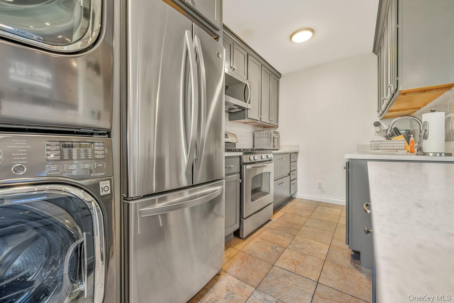 #1 photo, 19916 21st Avenue, كوينز Whitestone , NY 11357