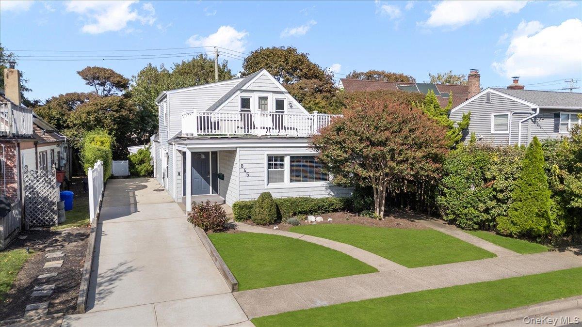 #1 photo, 845 E Walnut Street, नासाउ काउंटी Long Beach , NY 11561