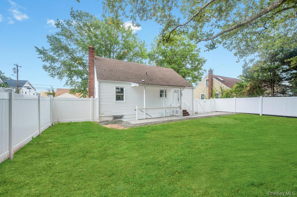 #16 photo, 674 Winthrop Drive, Uniondale , NY 11553