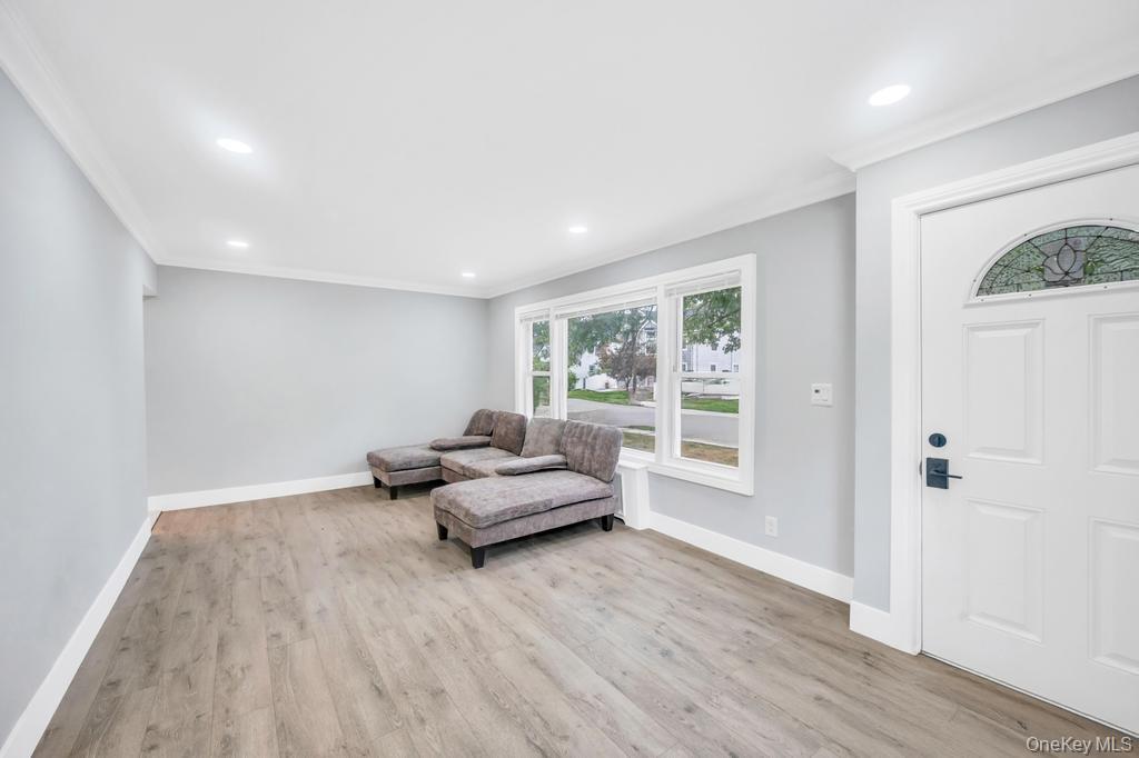 #4 photo, 674 Winthrop Drive, Uniondale , NY 11553