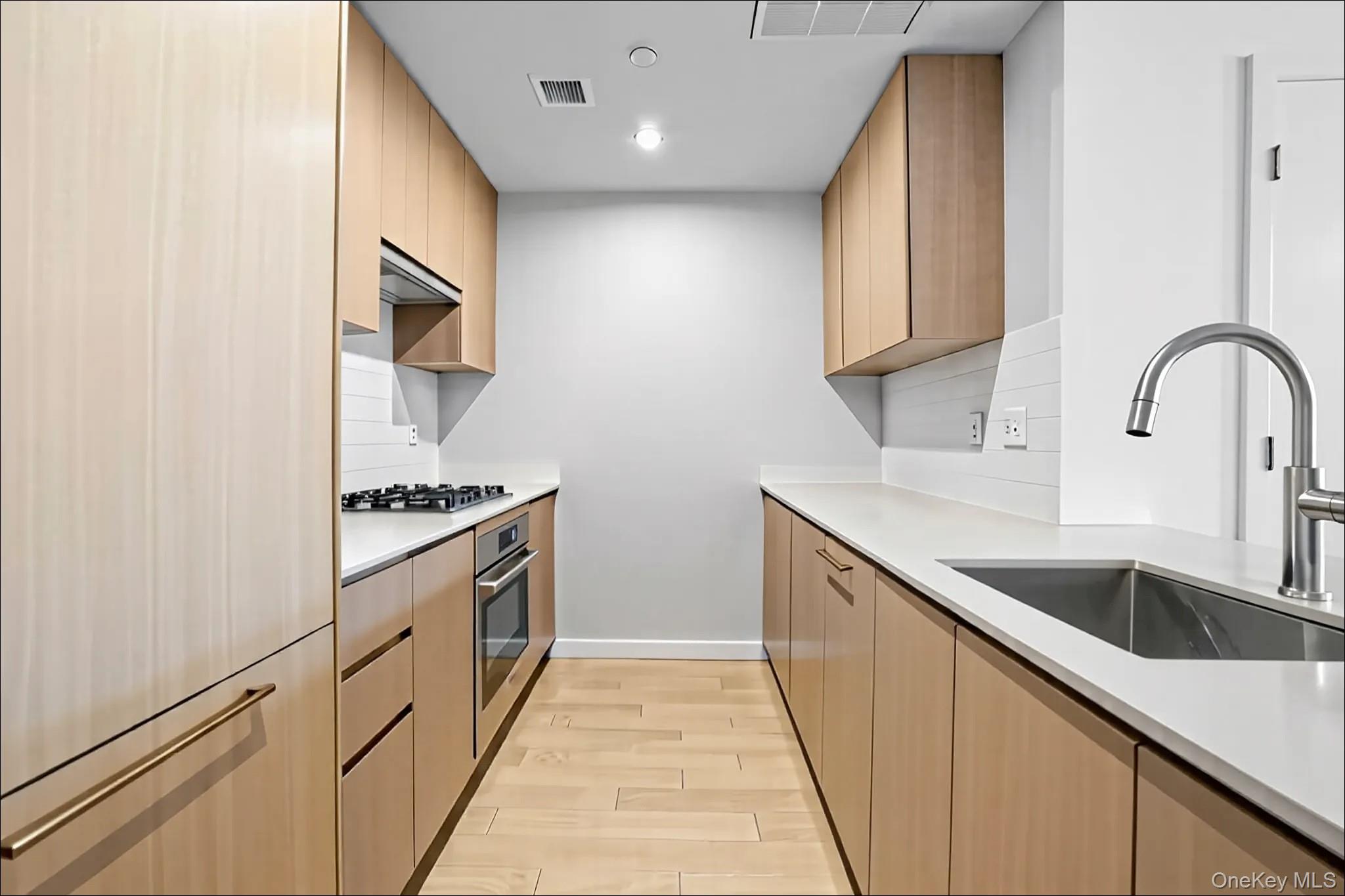 #11 photo, 131-02A 40th Road, クイーンズ区 Flushing , NY 11354