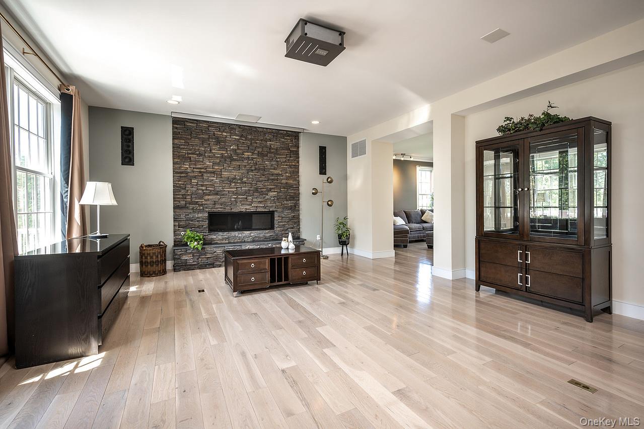 #11 photo, 31 Stonehollow Drive, 뉴욕주 Brewster , NY 10509