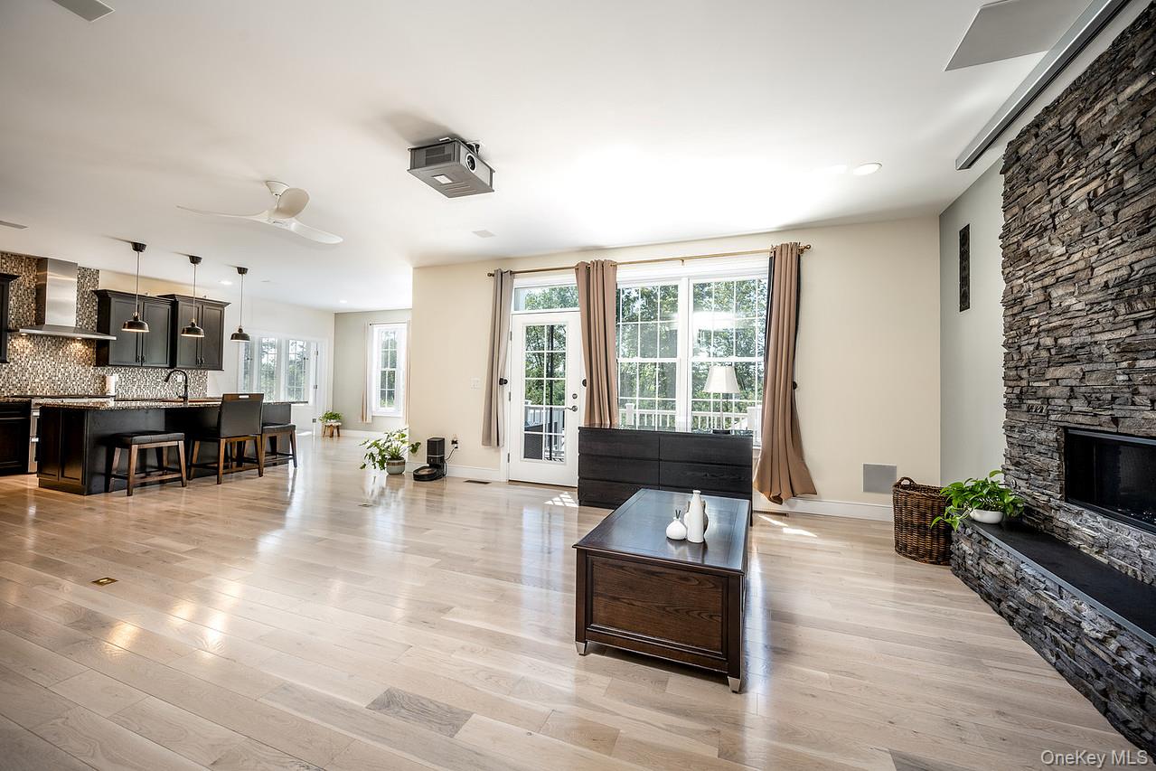 #12 photo, 31 Stonehollow Drive, 뉴욕주 Brewster , NY 10509