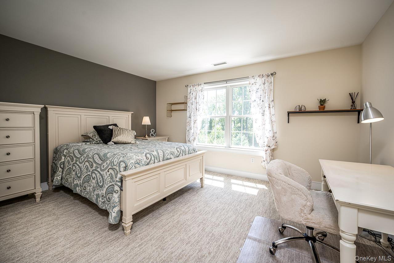 #19 photo, 31 Stonehollow Drive, 뉴욕주 Brewster , NY 10509