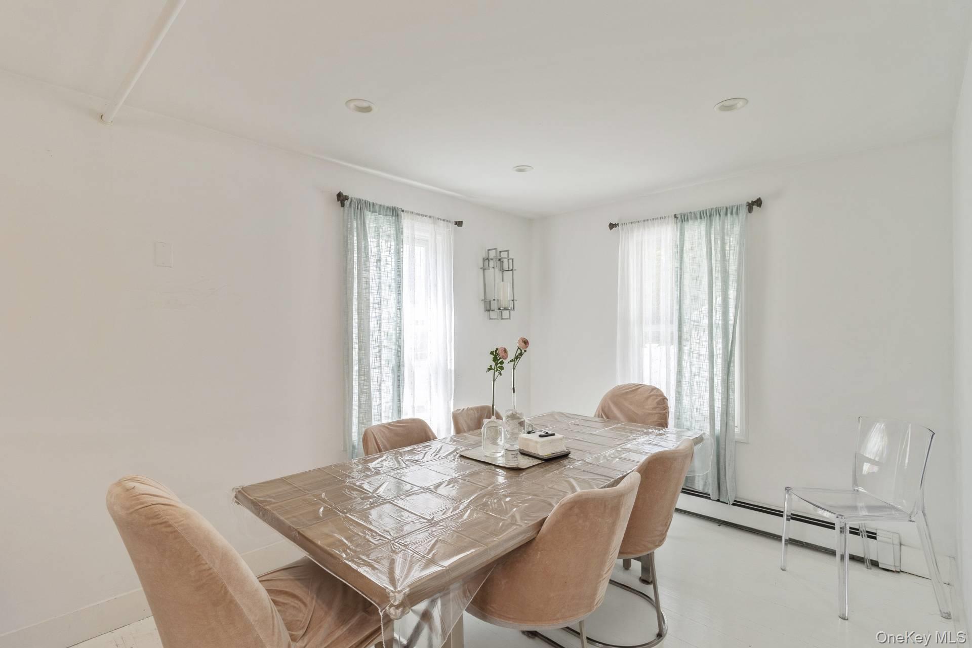 #4 photo, 618 Corwin Street, サフォーク郡 Riverhead , NY 11901