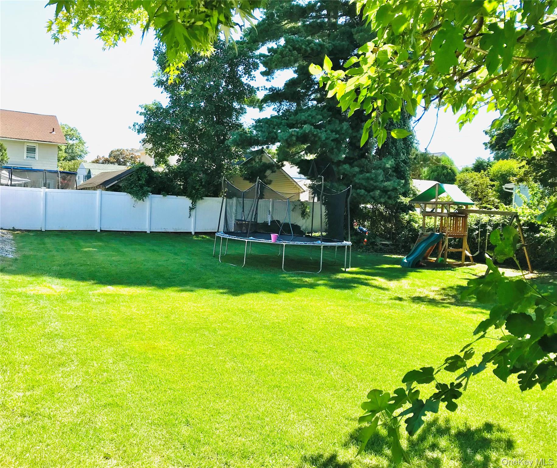 #2 photo, 154 Elmwood St, ナッソー郡 Westbury , NY 11590