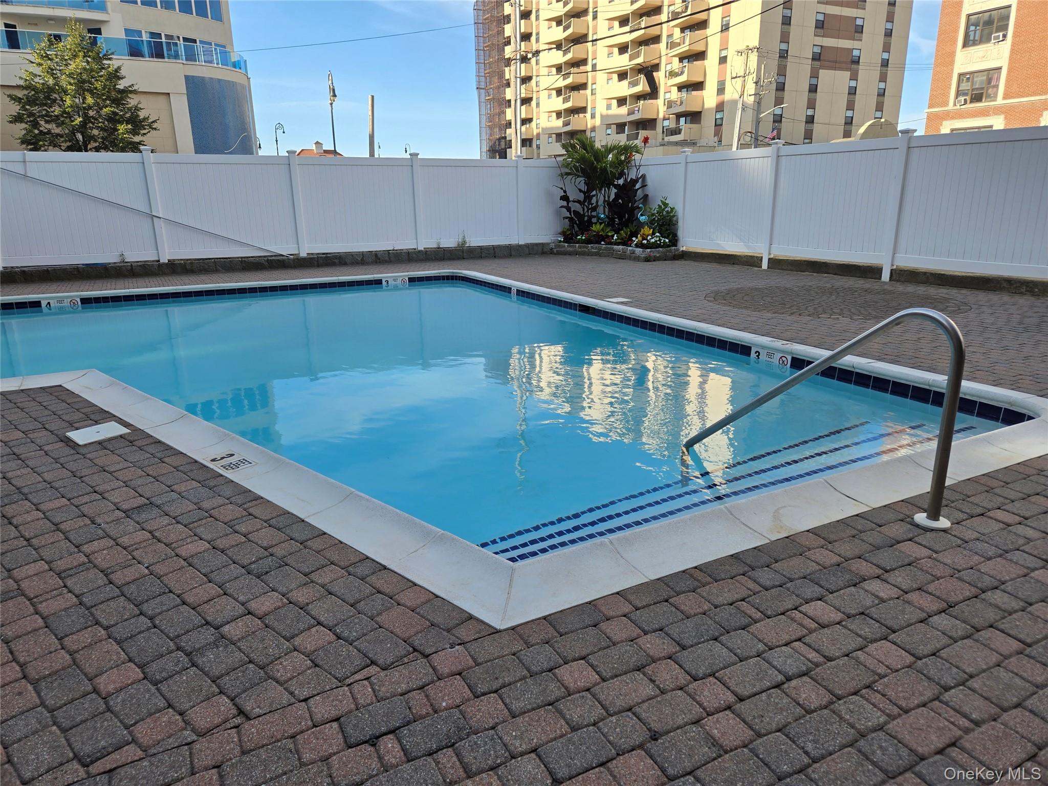 #15 photo, 410 East Broadway, ナッソー郡 Long Beach , NY 11561