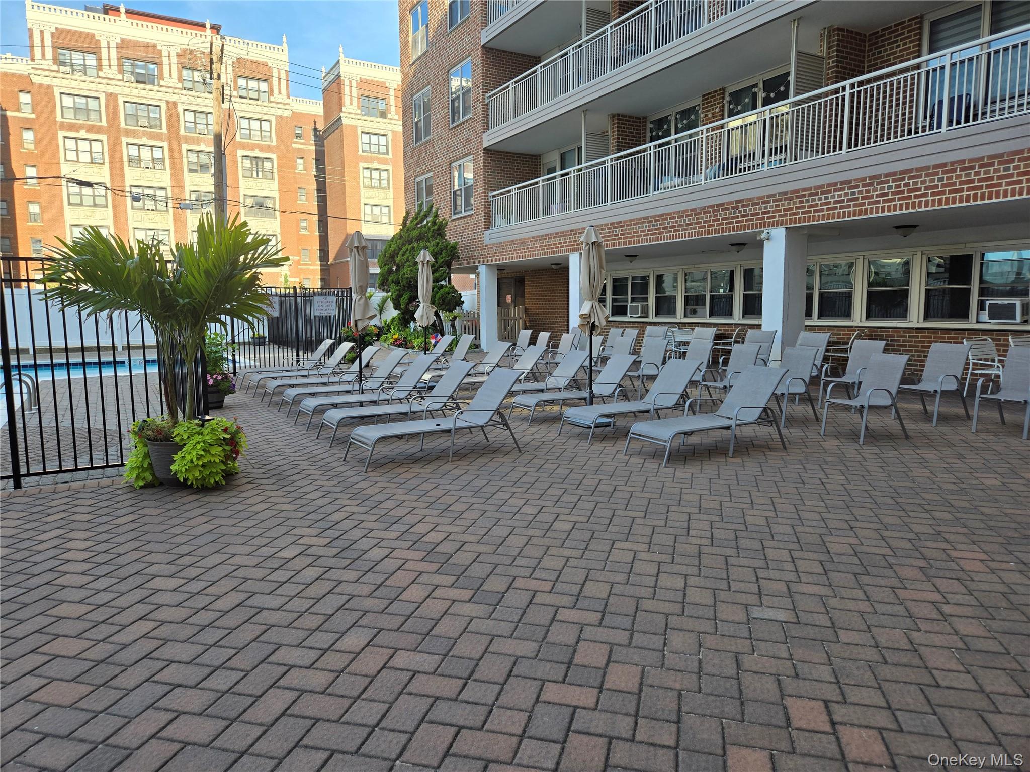 #17 photo, 410 East Broadway, ナッソー郡 Long Beach , NY 11561