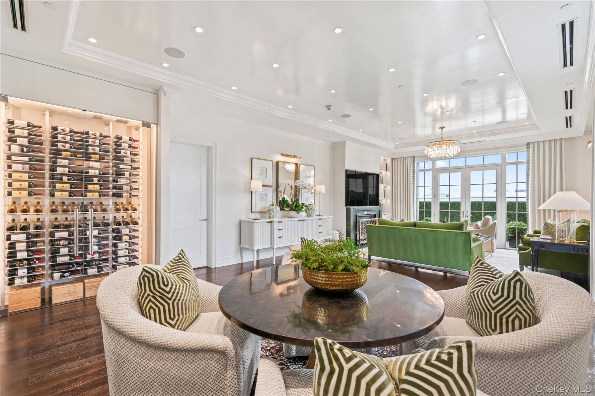 #20 photo, 6000 Royal Court, ナッソー郡 North Hills , NY 11040