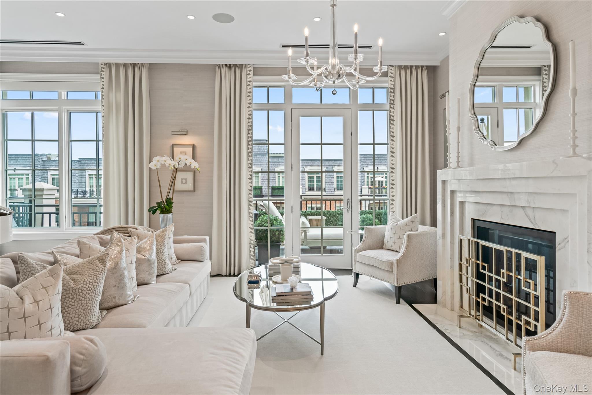 #4 photo, 6000 Royal Court, ナッソー郡 North Hills , NY 11040