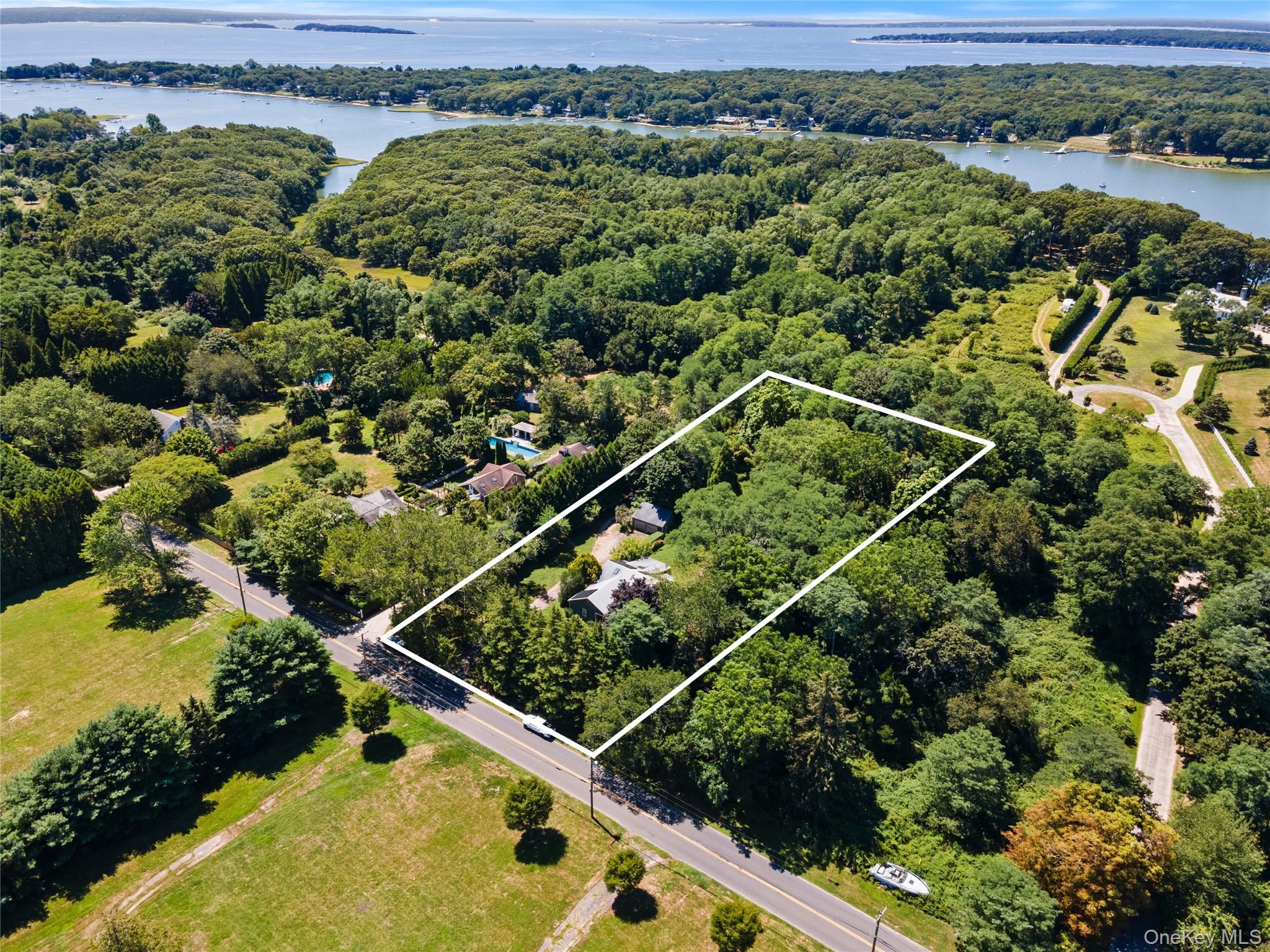 #4 photo, 26 S Menantic Road, サフォーク郡 Shelter Island , NY 11964